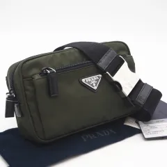 ★3日以内返品可★ 美品 PRADA プラダ Re-Nylon xサフィアーノ レザー ベルトバッグ 2VL977 ウエストバッグ カーキ ブラック ナイロン サフィアーノ メンズ