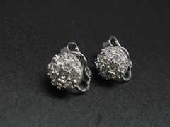 e.m. ジルコニア花束ピアス 片耳 - メルカリ