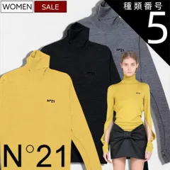 種類5：36/ブラック 【定価69,300円(税込)】N°21　-ヌメロ ヴェントゥーノ-　大人の余裕とヌケ感漂わせる１着！上品な大人スタイルを演出するビーズロゴタートルネックニット ウールニットセーター スリットデザイン 長袖 A0399000 マスタード 