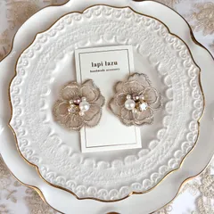 オーガンジー 刺繍フラワー パールビジュー《ピアス/イヤリング》