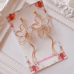 ❤️362ワイヤーパールフラワースイングピアス／イヤリング❤️