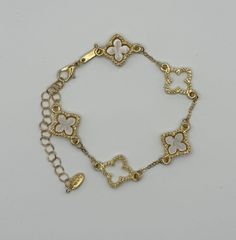 クローバーモチーフ ブレスレット ロッククリスタル - メルカリ