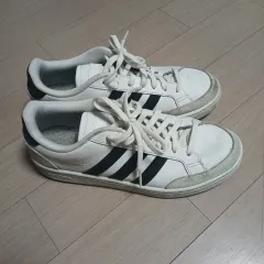 アディダス 白 スニーカー スポーツ