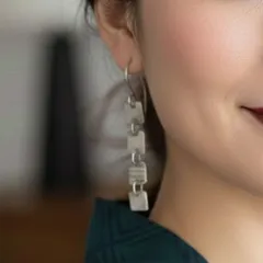 アンティーク調 ロングピアス スクエア連結 シルバー調 揺れる ヴィンテージ風 個性派 レディース