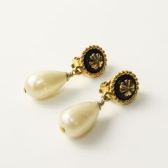 シャネル 93P コレクション クローバー パール イヤリング シャネル 93P コレクション クローバー パール イヤリング - メルカリ