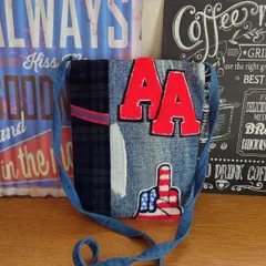 70☆USEDダメージデニムリメイク☆サコッシュ☆ショルダーバッグ☆ダブルAワッペン☆古着リメイク☆