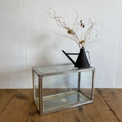 壁置ショーケース 半円形 白3棚ガラス扉 幅44cm 高65cm 奥行23cm
