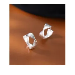 N6410 シルバー ツイストデザイン ピアス　レディースピアス　S925ピアス