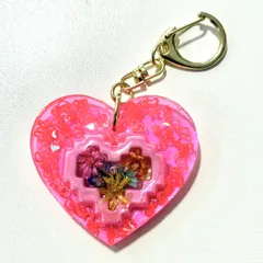 【ハンドメイド】レジン製 ハート型 キーホルダー ドライフラワー入り