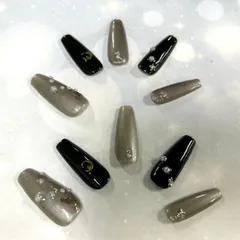 ハンドメイド ネイルチップ１０個セット 銀色・黒色 バレリーナ