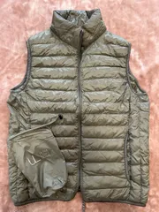 ユニクロUNIQLOウルトラライトダウン ダウンジャケット コート cort アウター 冬服 秋服 防寒ジャケット 防寒用 防寒服 ジャンパー ブルゾン ダークグリーン　深緑色系 カーキ 無地  ナイロン他 表示サイズM 袋メンズmen男性用