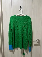 ケーブル編みニット