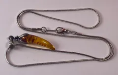 天然琥珀のペンダント、ネックレス　シルバーチェーン