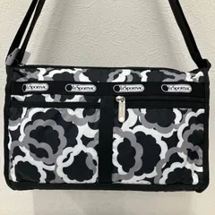 9743　LeSportsac　レスポートサック　ショルダーバッグ　ブラック　黒　グレー　ホワイト　花柄　フラワー　レディース　軽量　カジュアル　シンプル