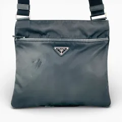 PRADA テスート ナイロン トライアングル ロゴ ブラック ショルダーバッグ
