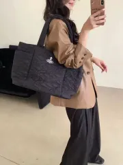 ヴィヴィアン・ウエストウッド レディースショルダーバッグ オーバーサイズ トートバッグ キルティング素材 ビジネスバッグ ママバッグ