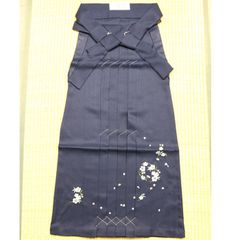 桜刺繍入り 紺色 袴 股下91 (M) - メルカリ