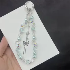 【輝く蝶の導き】クリスタル＆ミントパール ビーズバッグチャーム可憐に揺れる蝶とビーズの幻想的チャーム新品即納