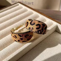 N0010 ヒョウ柄ピアス　フープピアス 中型　レディースピアス