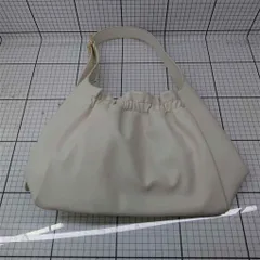 ◇ Θ チャールズ＆キース Charles & Keith ショルダーバッグ ホワイト系 レディース E  【1601300049257】