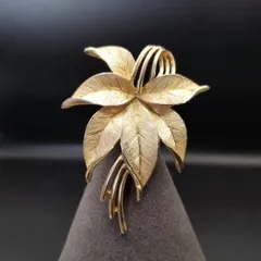 50'60's Crown Trifari 曲線と葉 ヴィンテージ フローラル ブローチ ゴールドトーン 上品 エレガント コスチュームジュエリー Y26-C
Trifari