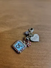 サマンサタバサ　イニシャルチャーム　香水瓶