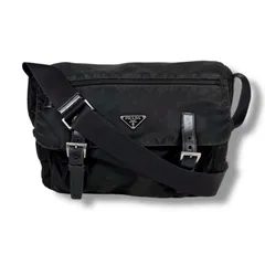 プラダ　PRADA トライアングルロゴ　クロスボディバッグ　ショルダーバッグ　テスートナイロン　ブラック　黒