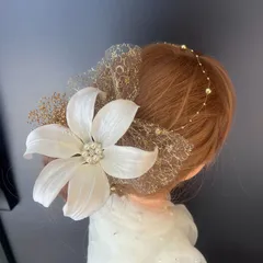 ha247 髪飾り 卒業式 成人式 袴 結婚式 着物 振袖　ゆり　ゴールド　白