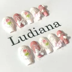 ヴィンテージ風 ぷっくり薔薇とパールのリボンネイルチップ淡色ピンク×ミルクホワイト 3Dパーツのガーリーネイル【Ludiana】新品即納