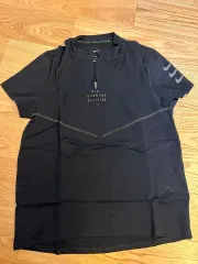 ナイキ レディース ランニング ディヴィジョン ブラック 半袖 Tシャツ