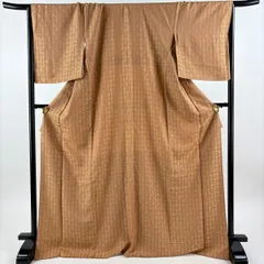 お召 身丈171.5cm 裄丈69cm L 袷 花うさぎ ピンクベージュ 正絹 名品 一つ紋 【中古】