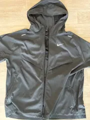 ナイキ ウィンドブレーカー