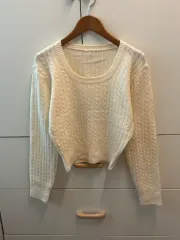 ケーブル編み スクエアネック ニット アイボリー