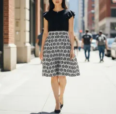 極美品 トッカ 花柄ワンピース カットワーク刺繍 フリル Aライン 半袖 ネイビー TOCCA レディース B2014