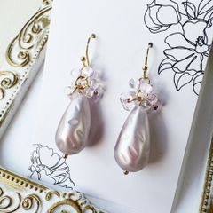 デリカビーズピアス ◎ハート柄ニットを着た女の子ピアス 二つお団子赤