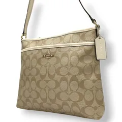 美品 コーチ COACH ショルダーバッグ 斜め掛け可 ファイルバッグ シグネチャー F29210 PVC レザー 本革 ベージュ ホワイト アイボリー 馬車ロゴ ゴールド金具 軽量 薄型 レディース カジュアル 旅行 サブバッグ 鞄 カバン U8