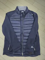 アディダス軽量ダウン