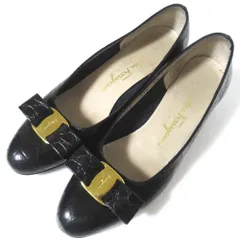 美品 Salvatore Ferragamo サルヴァトーレフェラガモ クロコ型押し ヴァラリボン パンプス サイズ5.5C 約23cm ブラック ゴールド金具 レディース 古着 中古 USED