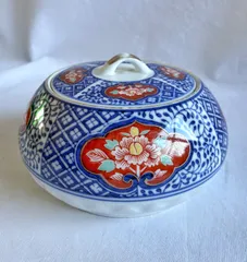 【昭和レトロ】有田焼　錦松梅　 陶器製　蓋付き　 金彩色絵保存容器　小物入れ 和食器 丸型