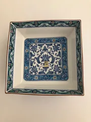 美濃焼 庫山窯 色絵染付 花唐草 緑彩　角皿