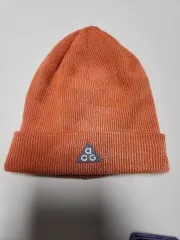 ナイキ ACG ビーニー オレンジ