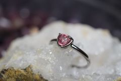 RG10-179 シルバー 非加熱 宝石質 槿花色 スピネル リング ミャンマー