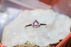 RG10-179 シルバー 非加熱 宝石質 槿花色 スピネル リング ミャンマー