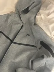 ナイキ テック フリース グレー