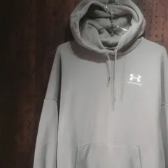 UNDER ARMOUR アンダーアーマー　ワンポイント刺しゅう　パーカー　サイズS