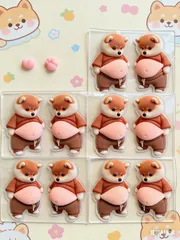 5枚10匹セット 柴犬シール お腹ぷにぷにシール 3Dお腹マシュマロ触感かわいいスクイーズ ステッカーストレス解消 携帯電話 手帳 デコレーション用 肉球パーツ1個とおしりにぎりパーツ1個