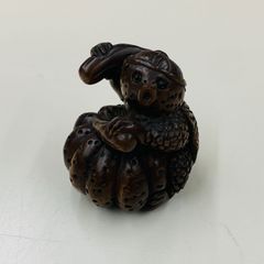 時代提物 木彫根付 在銘【番の鶉(つがいのうずら)】高さ約3.1cm重さ約