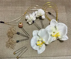 胡蝶蘭髪飾り　プリザーブドフラワーコチョウラン髪飾り　プリザーブドカスミソウピン　パールピン　卒業式　結婚式　水引ピンもおつけします
