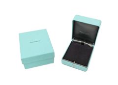 現行品Tiffanyティファニー 大型ピアスケース セット - メルカリ