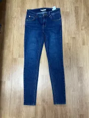 GUESS スキニージーン デニム